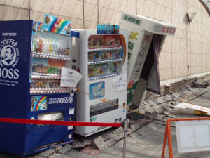 基礎の露出した店舗周り　明海・日の出近辺